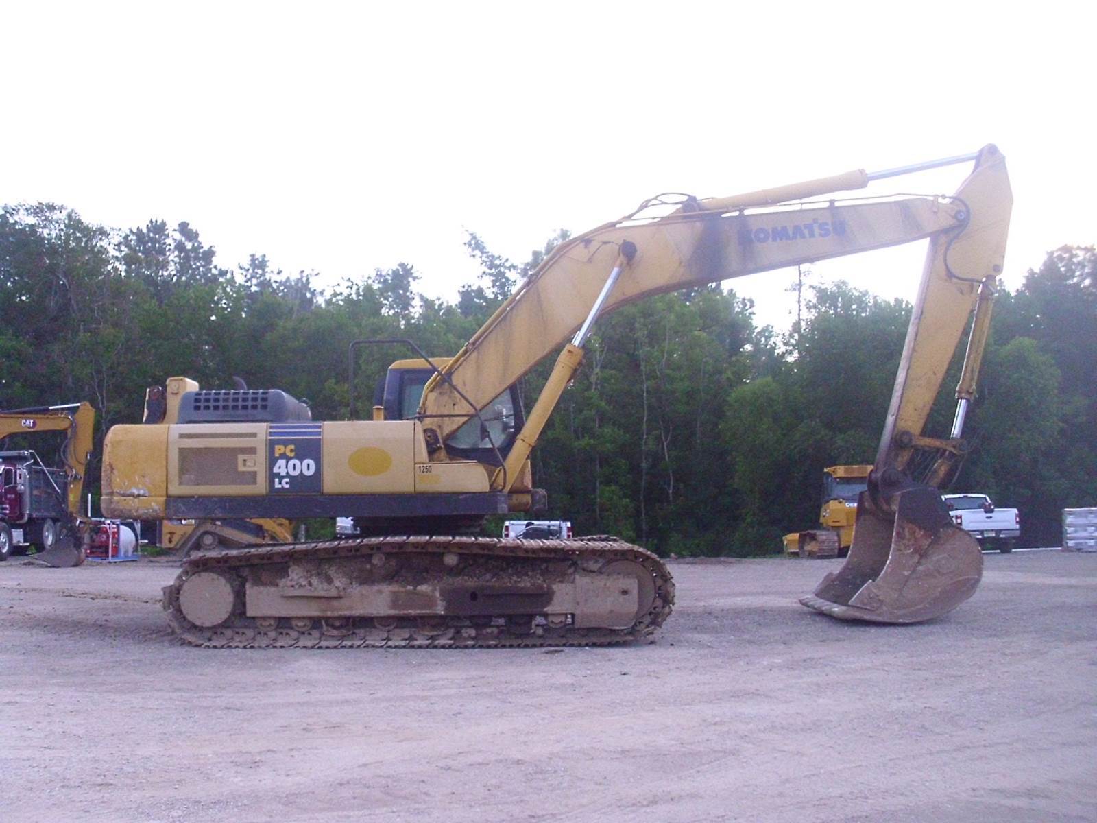 Komatsu PC400LC-7 in Wayne, MI