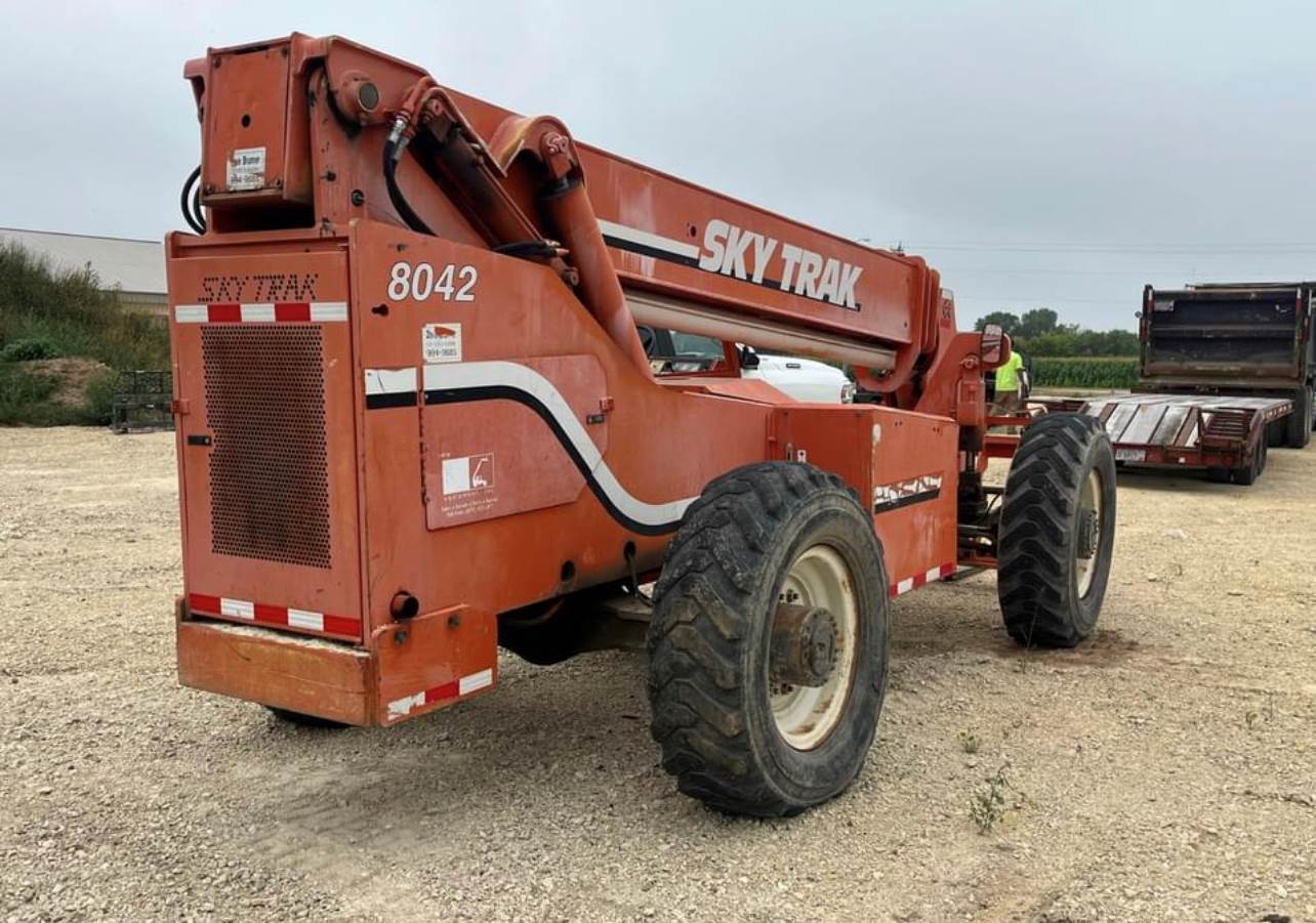 1996 JLG SKYTRAK 8042 in Wayne, MI