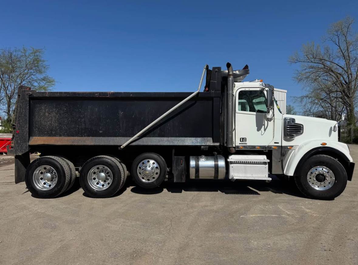 2012 Freightliner Coronado 122 SD in Belleville, MI