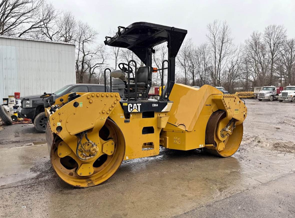 Caterpillar CB64 in Belleville, MI