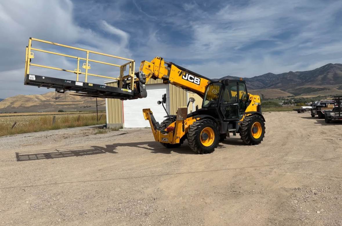 2014 JCB 550-170 in Belleville, MI
