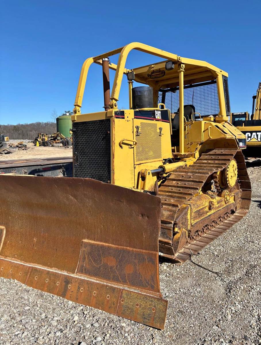 1999 Caterpillar D6M XL in Belleville, MI