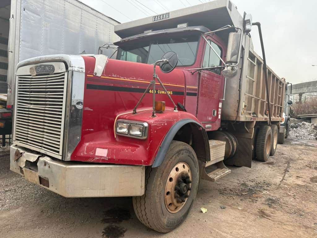 1998 Freightliner TRI-AXLE DUMP in Wayne, MI