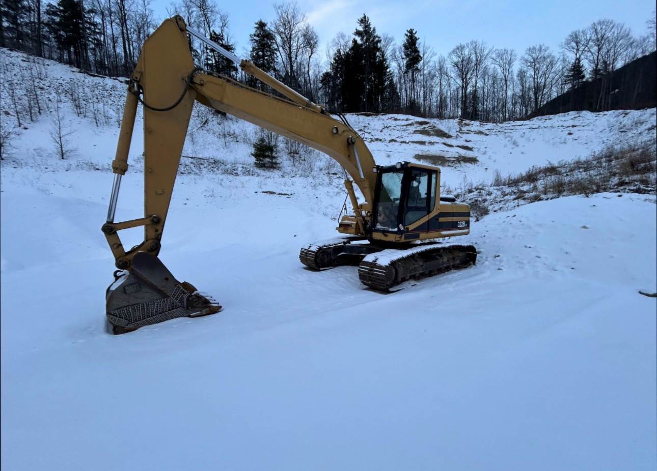 2000 Caterpillar 322B in Wayne, MI