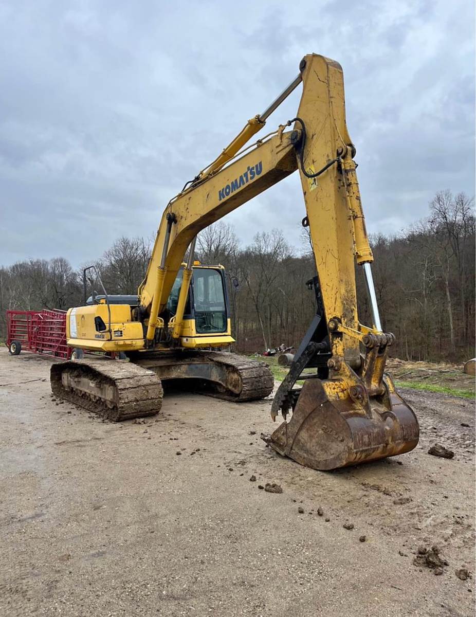 2007 Komatsu PC220LC-8 in Wayne, MI