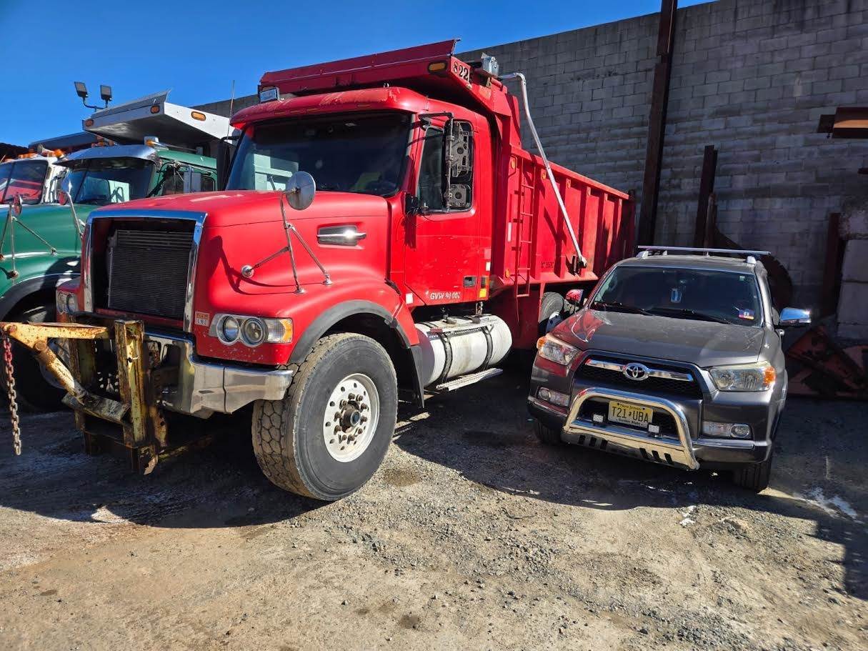 2002 Volvo VED12 in Wayne, MI