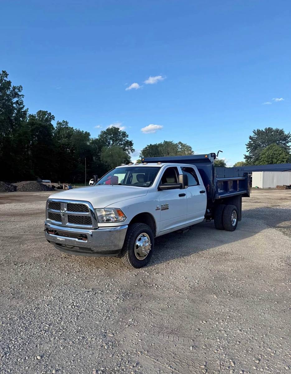 2014 RAM 3500 CREW CAB 2WD DRW in Van Buren Charter Township, MI