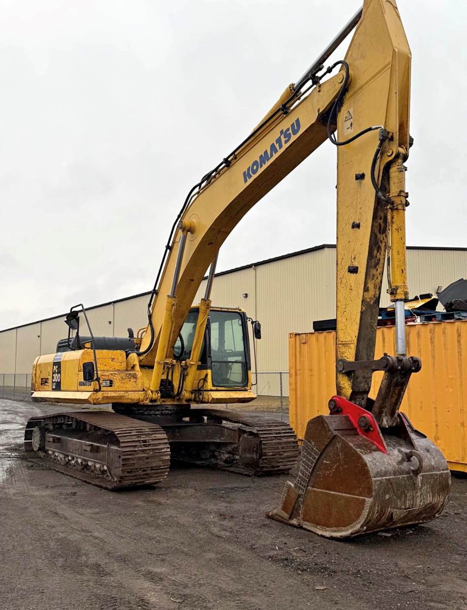 2008 Komatsu PC300-8 in Wayne, MI