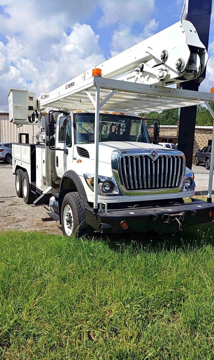 2011 International DT466 in Wayne, MI