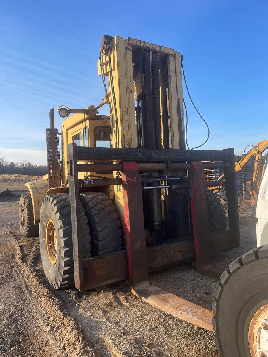Hyster H520B in Van Buren Charter Township, MI