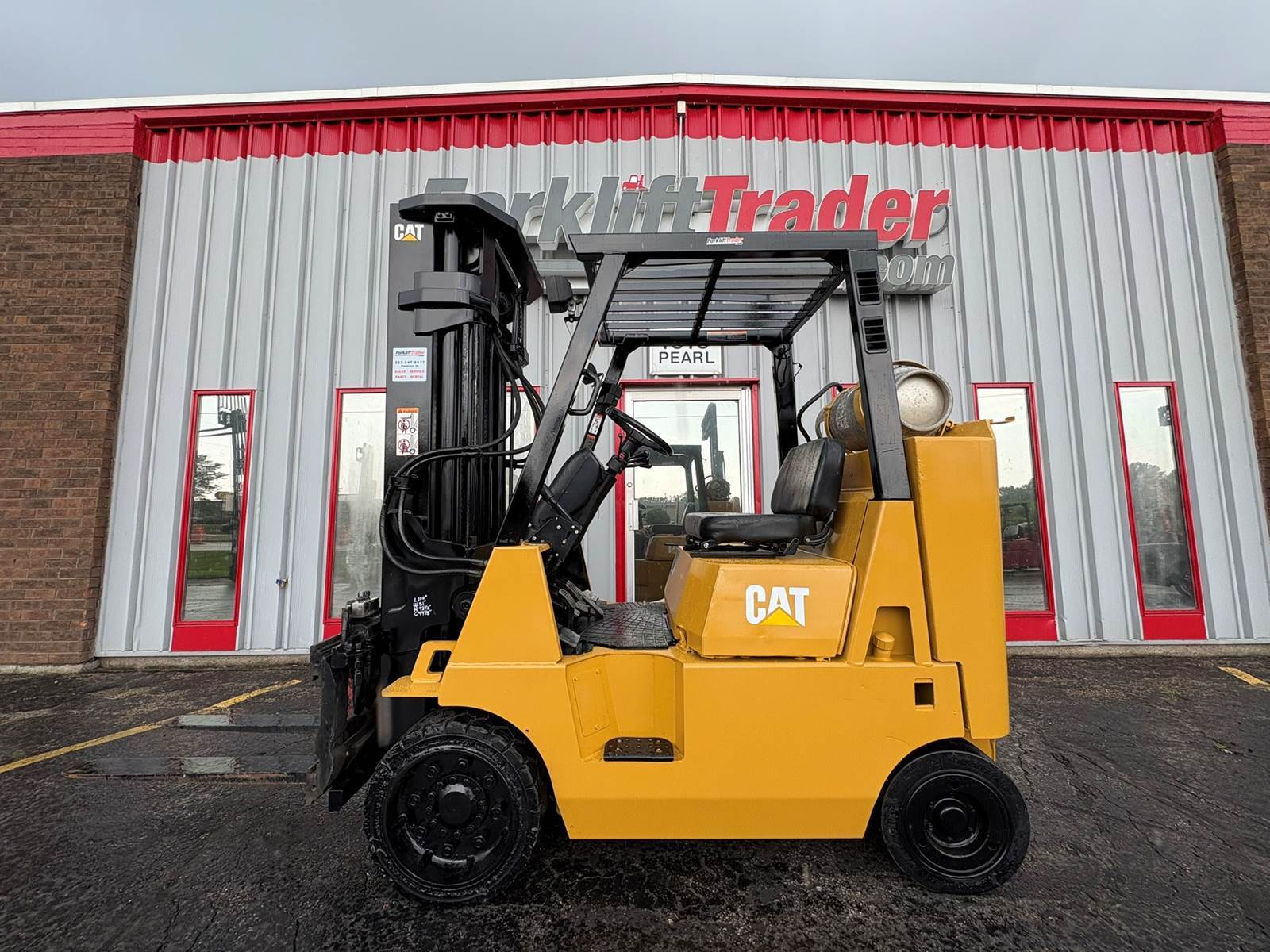 2006 Caterpillar GC40K in Waukesha, WI