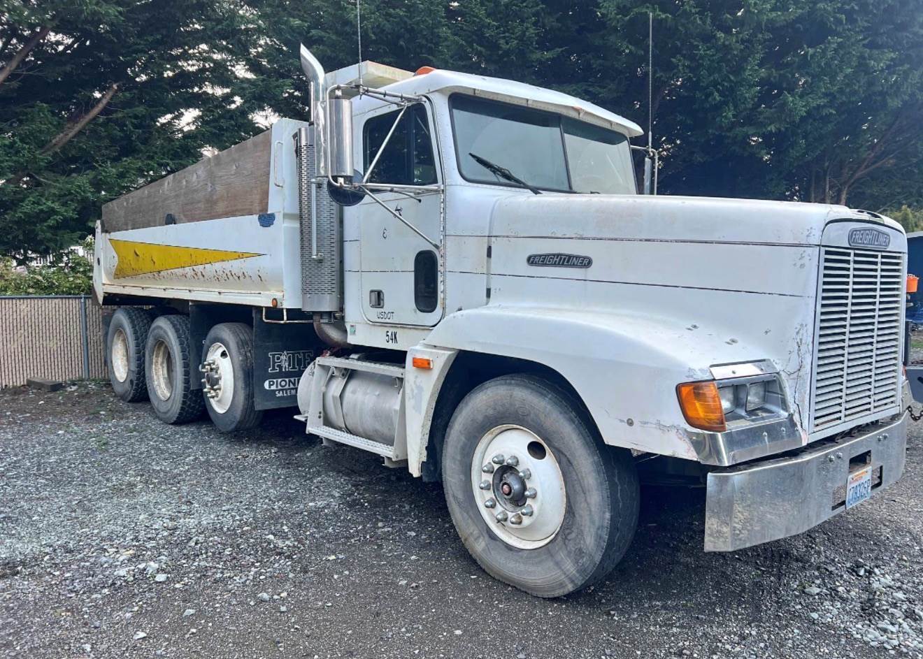 1992 FREIGHTLINER FL120 in Stanwood, WA