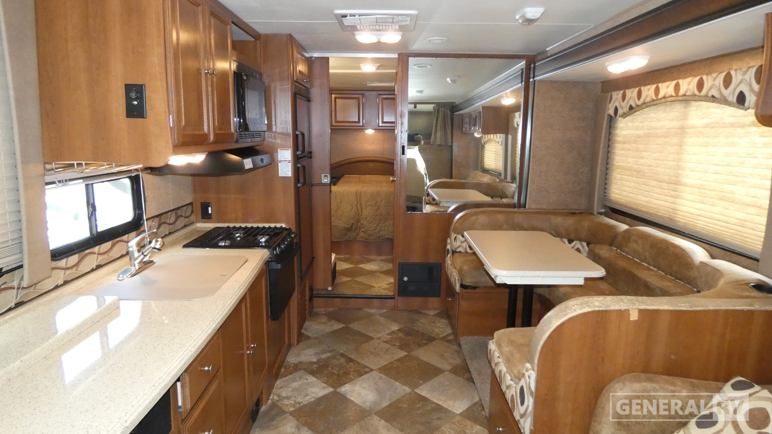 2015 Coachmen LEPRECHAUN 319DS in dover FL