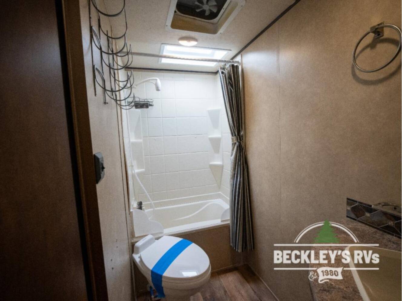 A photo of this 2016 Forest River Rv Salem Hemisphere Hyper-Lyte 24BHHL