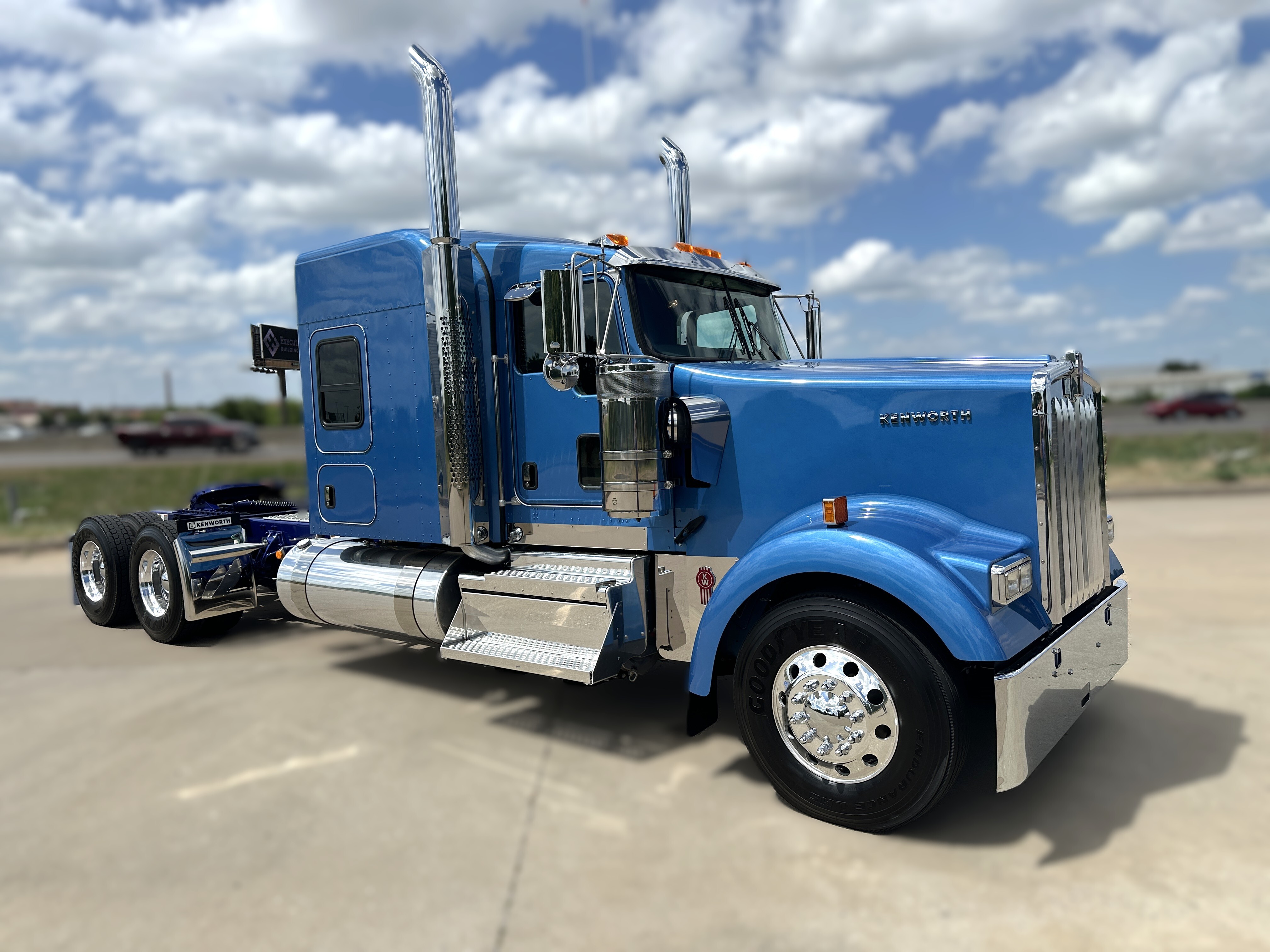 2027 KENWORTH W900L in Oklahoma City, OK