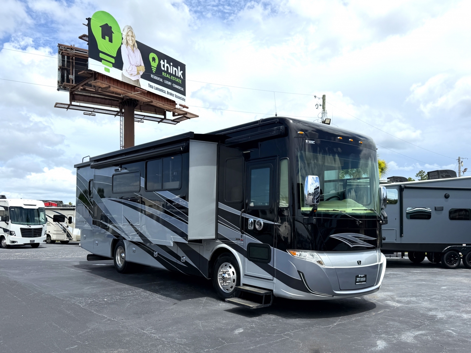 2021 Tiffin Motorhomes Red 33AA in panama city FL