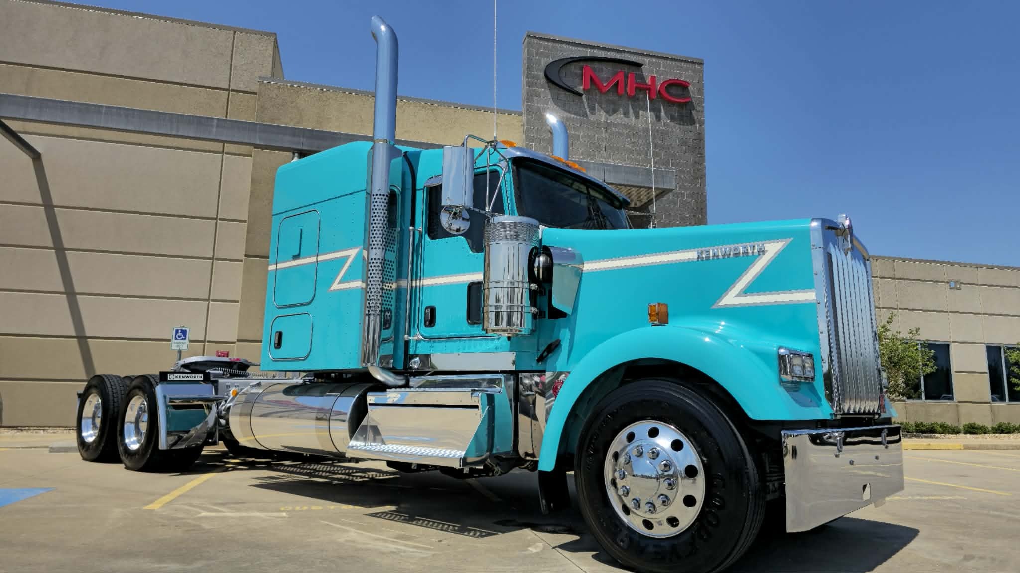 2027 KENWORTH W900L in Springdale, AR