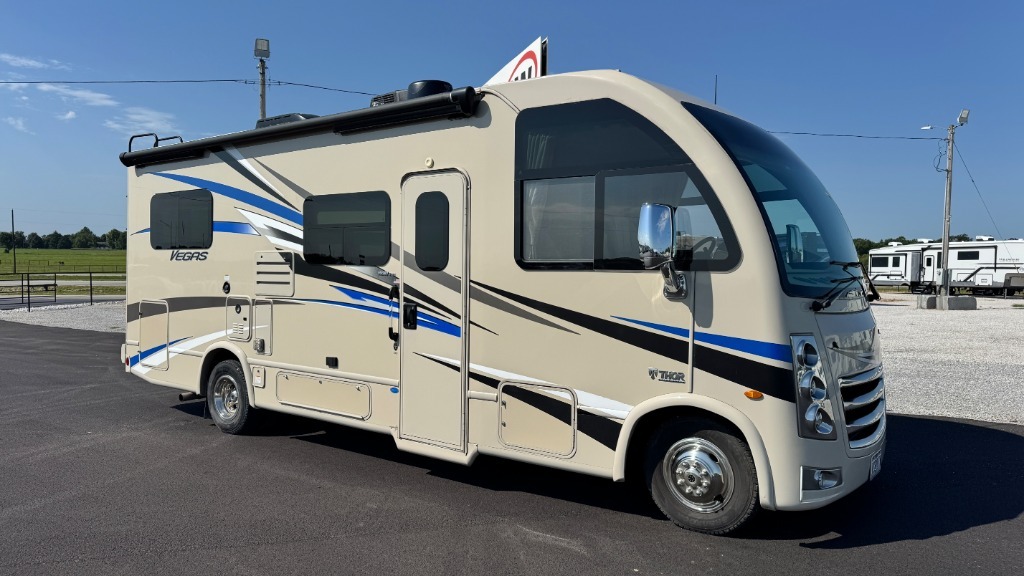 2021 Thor Motor Coach Vegas 24.1 in carthage MO