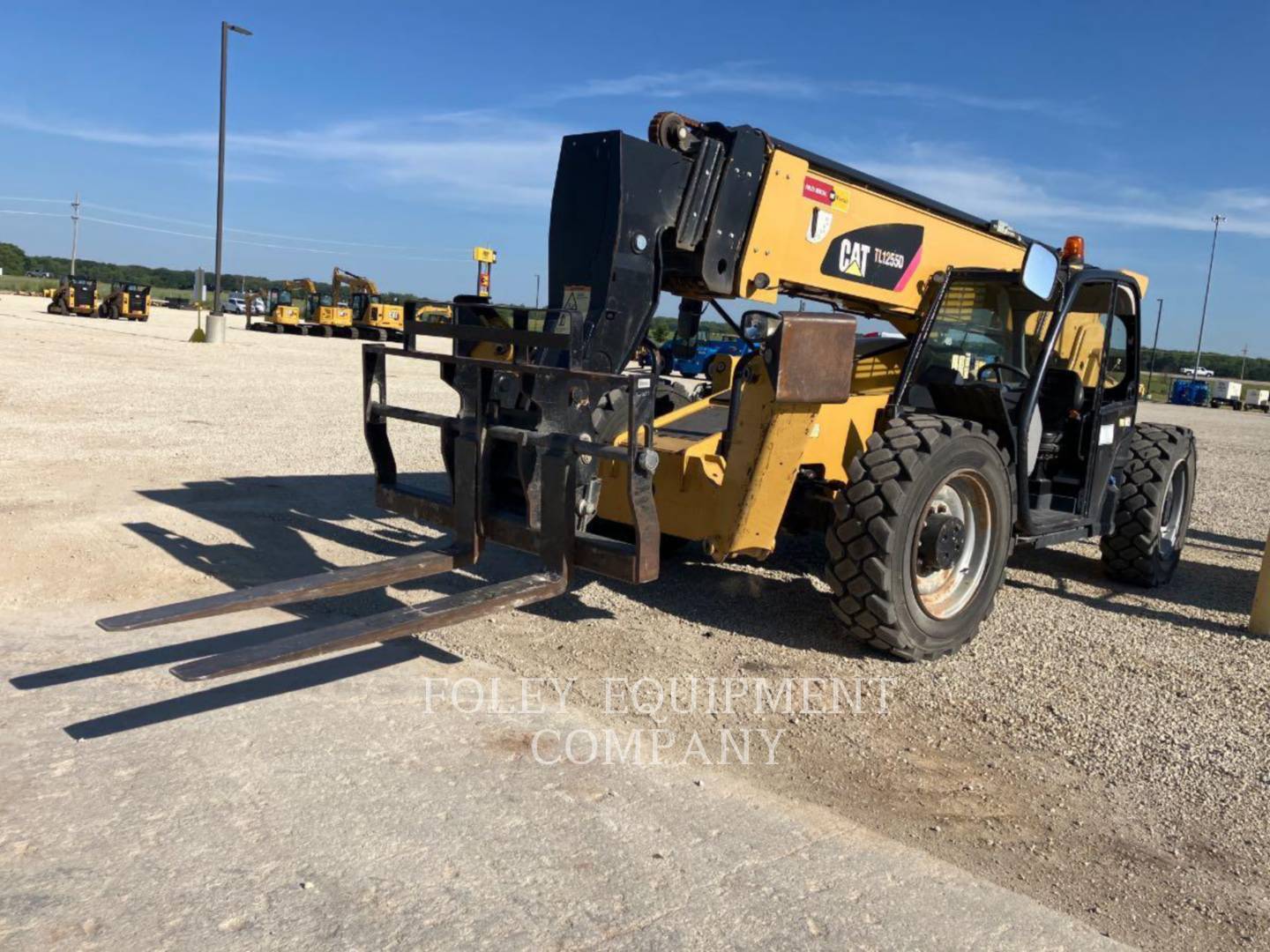 2017 CAT TL1255DO in Wichita, KS