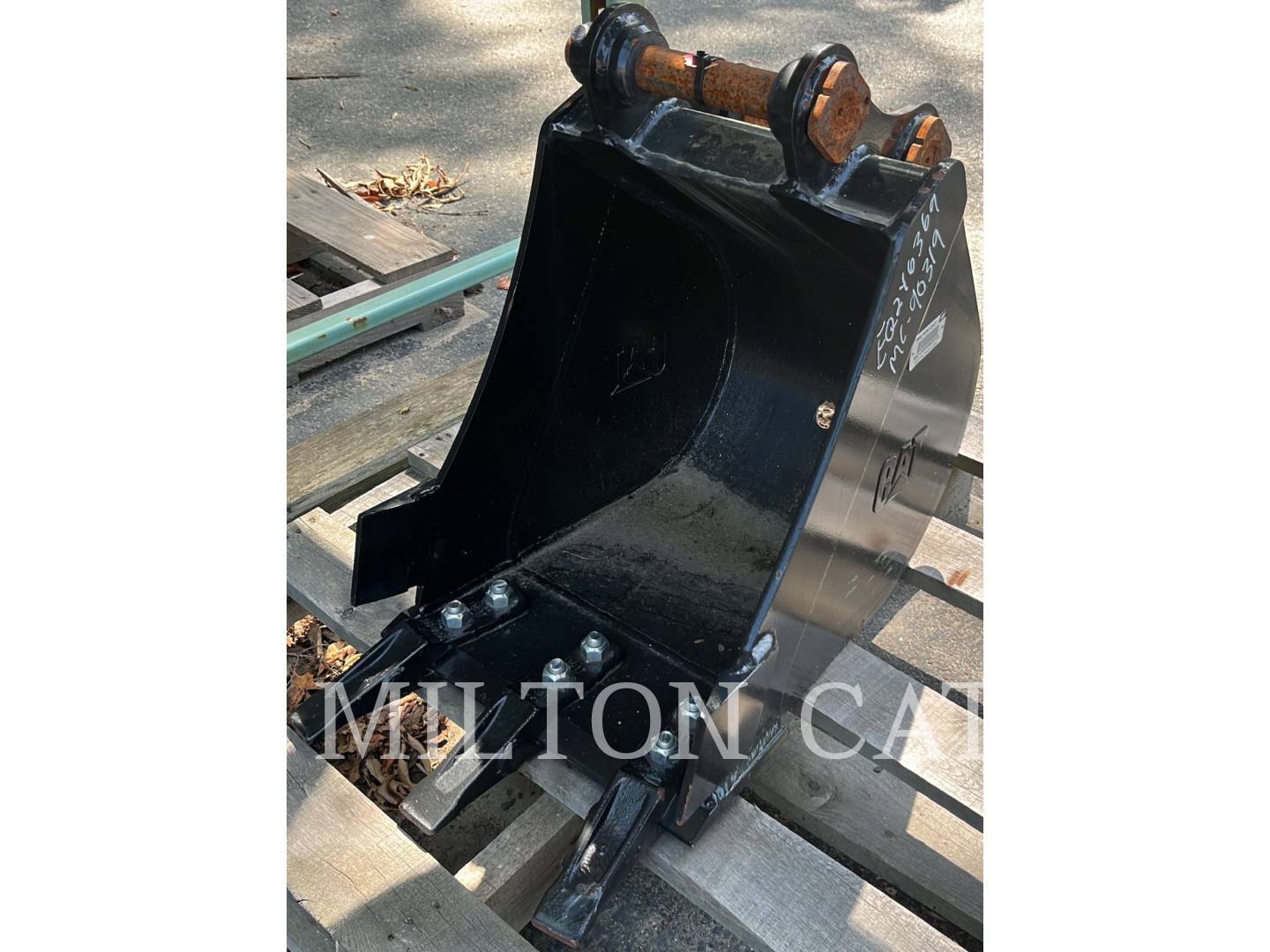 2023 CAT 302.5 16INCH DIG BUCKET in North Reading, MA