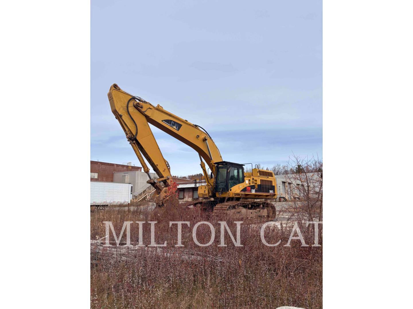 2005 CAT 365C in Milford, MA