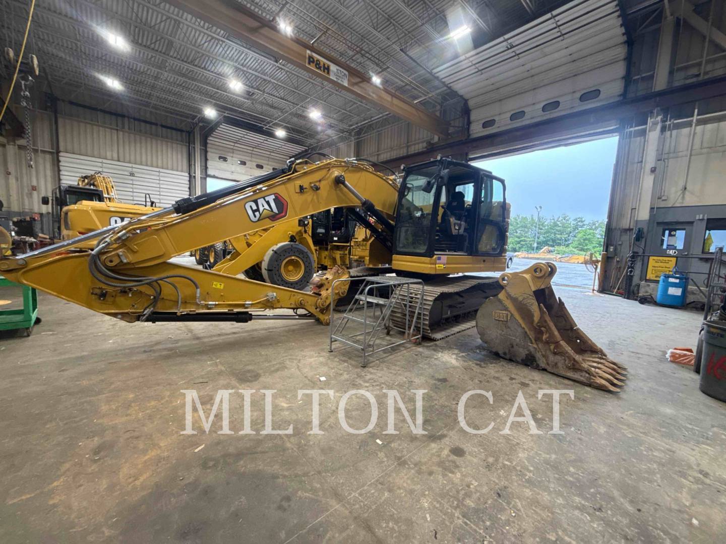 2023 CAT 325 in Londonderry, NH