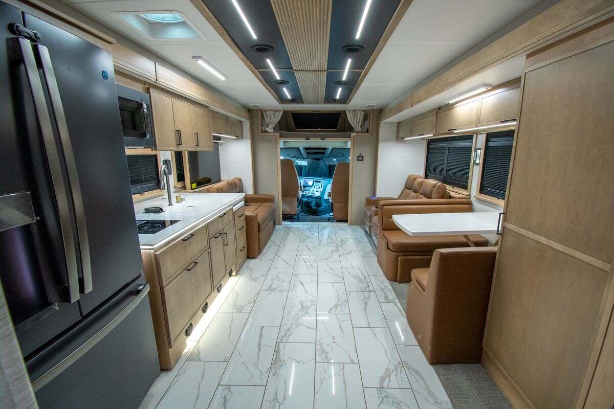 2027 Dynamax Corp Grand Sport 45CB in alvarado TX