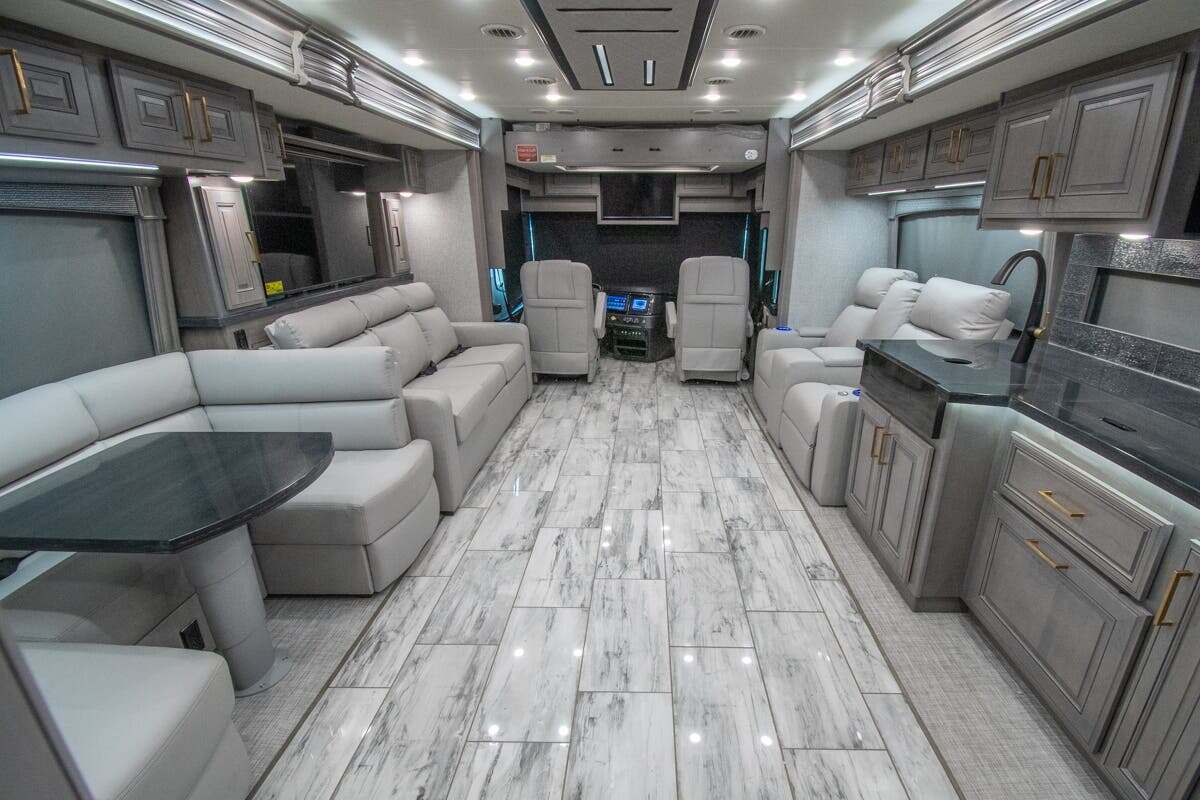 2026 Fleetwood Discovery LXE 44B in alvarado TX