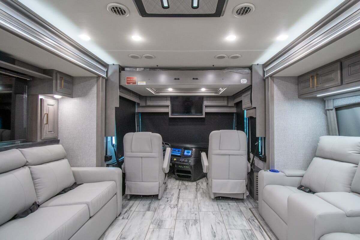 2026 Fleetwood Discovery LXE 44B in alvarado TX
