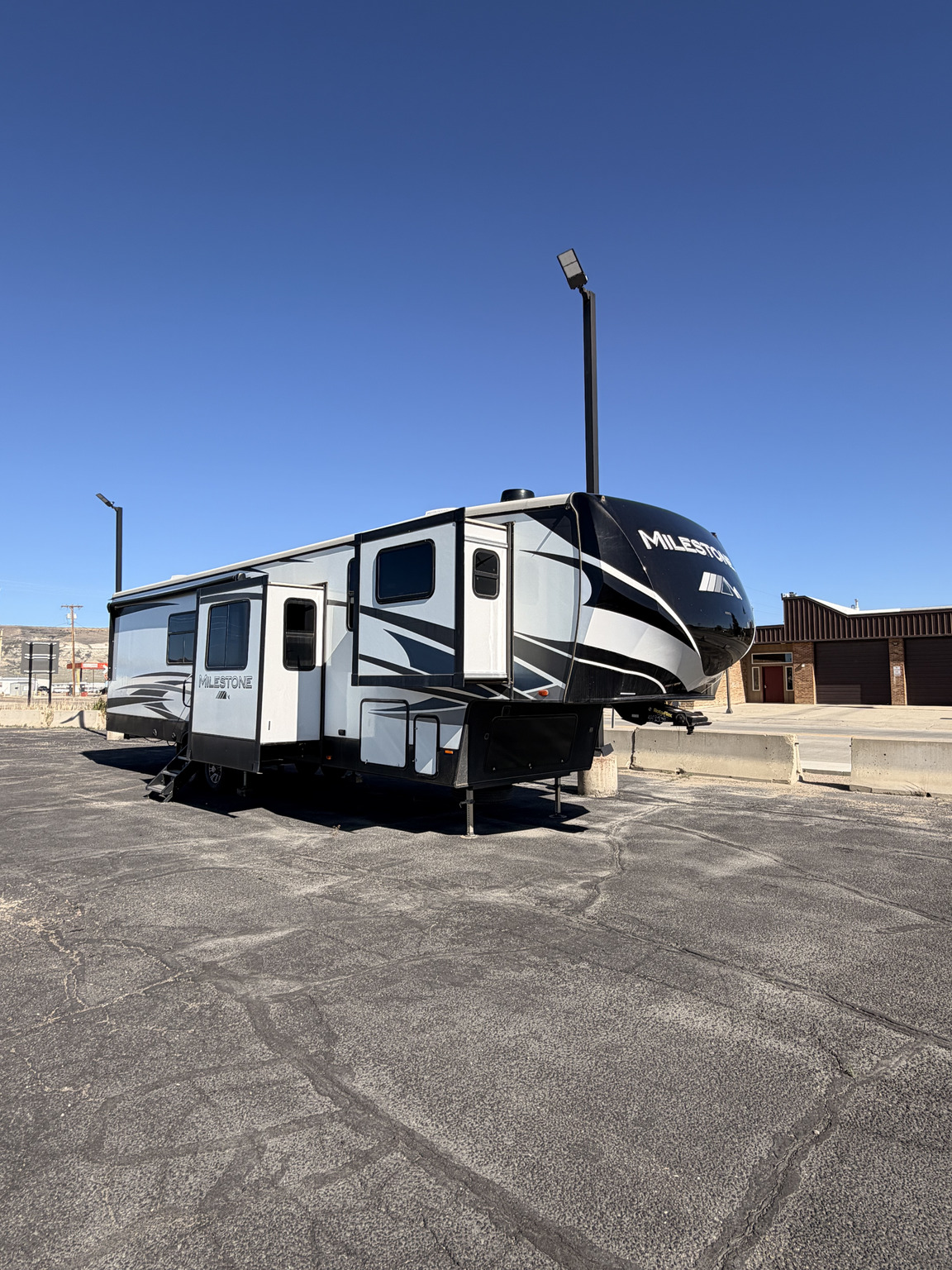 2021 Heartland Milestone 370FLMB RV