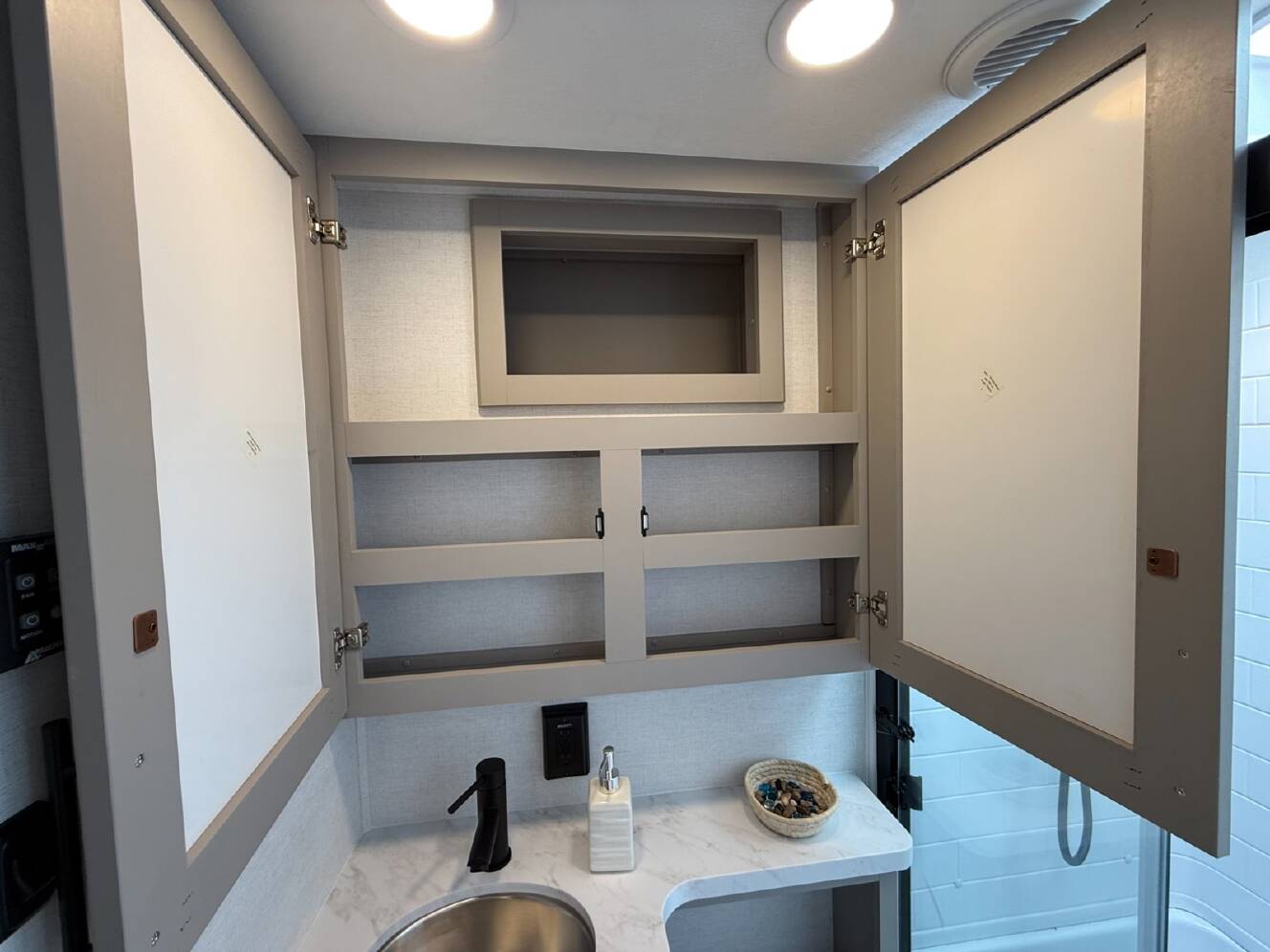 A photo of this 2026 Alliance Valor 32A10