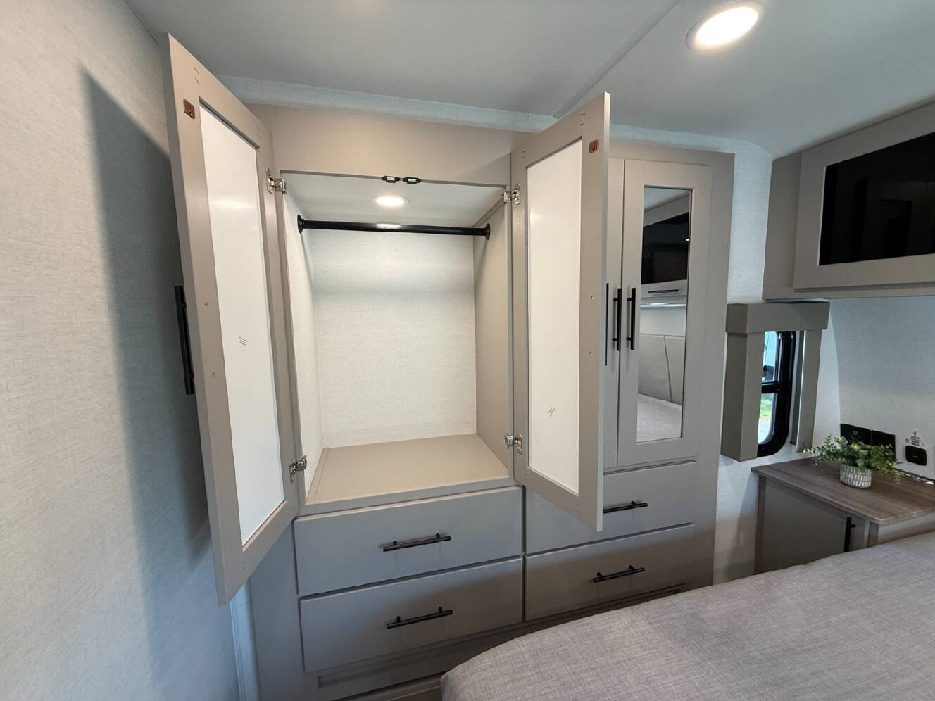 A photo of this 2026 Alliance Valor 32A10