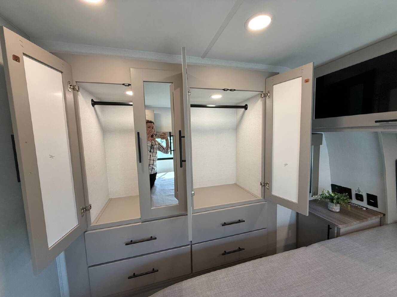 A photo of this 2026 Alliance Valor 32A10