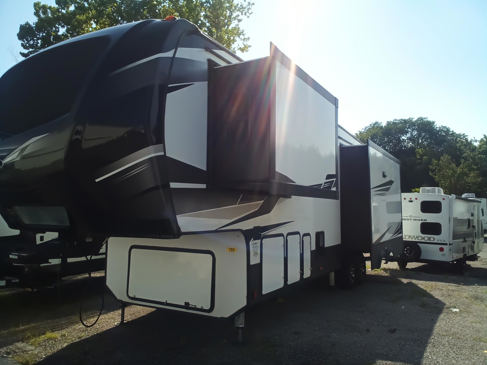 2020 Keystone Avalanche 313RS in columbia TN