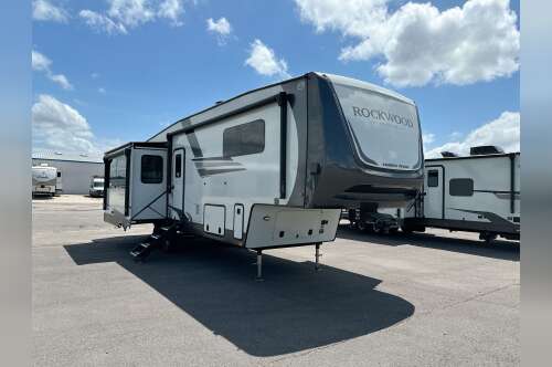 2026 Forest River ROCKWOOD SIGNATURE 361RLS in poteau OK