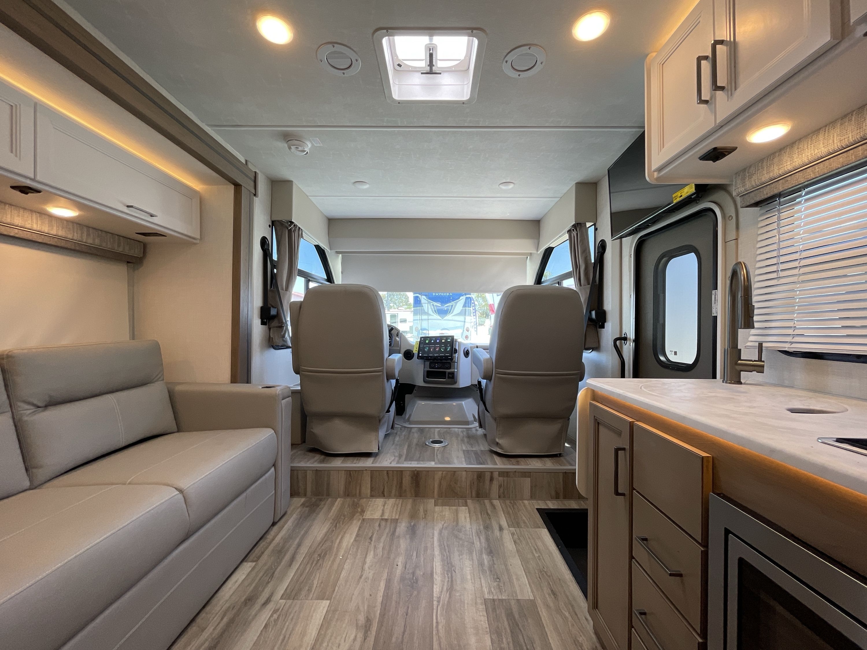 2027 Thor FREEDOM TRAVELER A24 in temecula CA
