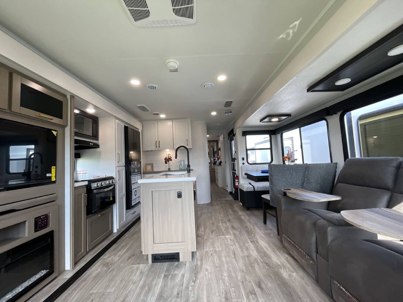 A photo of this 2027 Jayco EAGLE 294CKBS