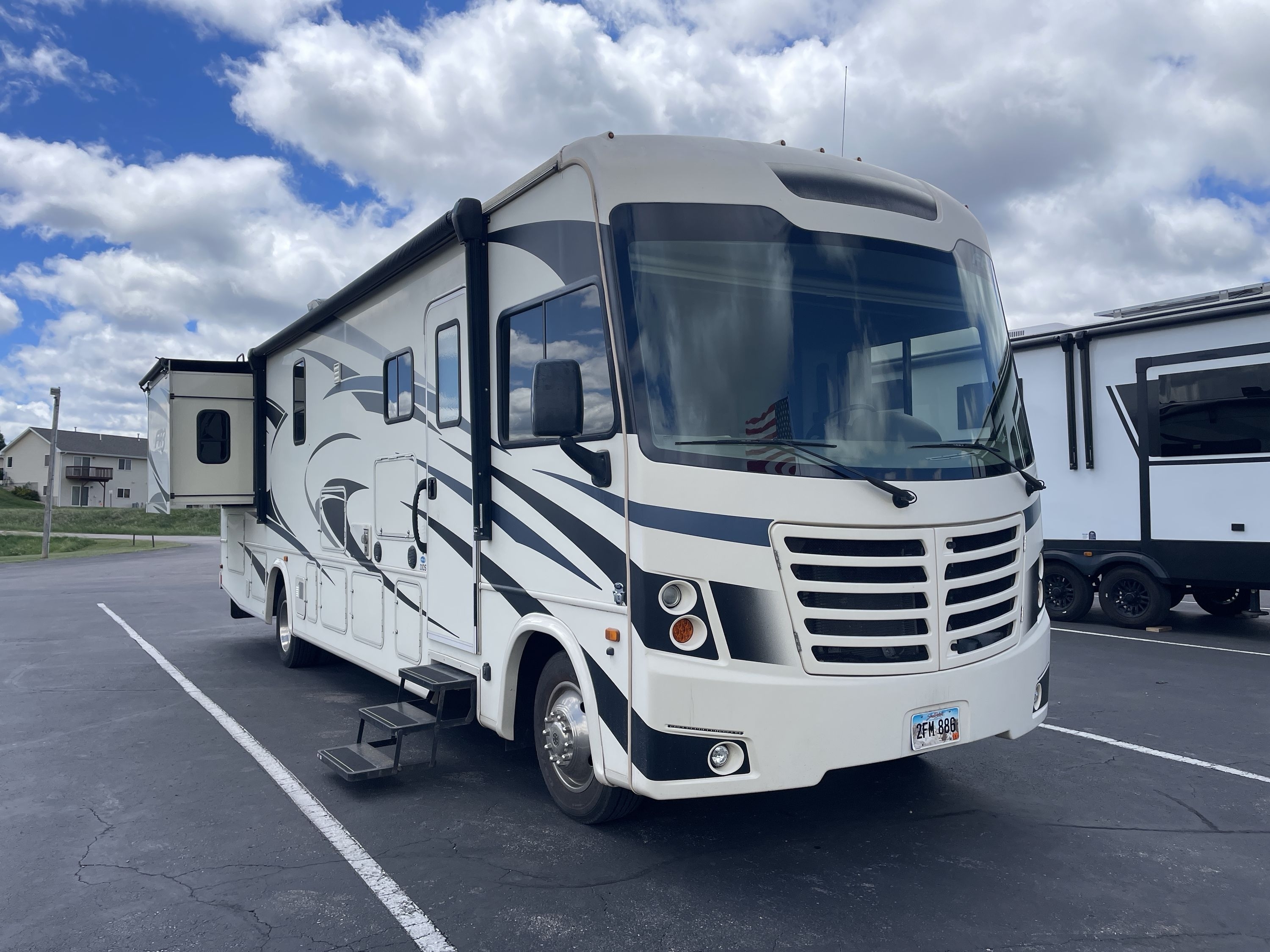 2019 Forest River FR3 33DS in summerset SD