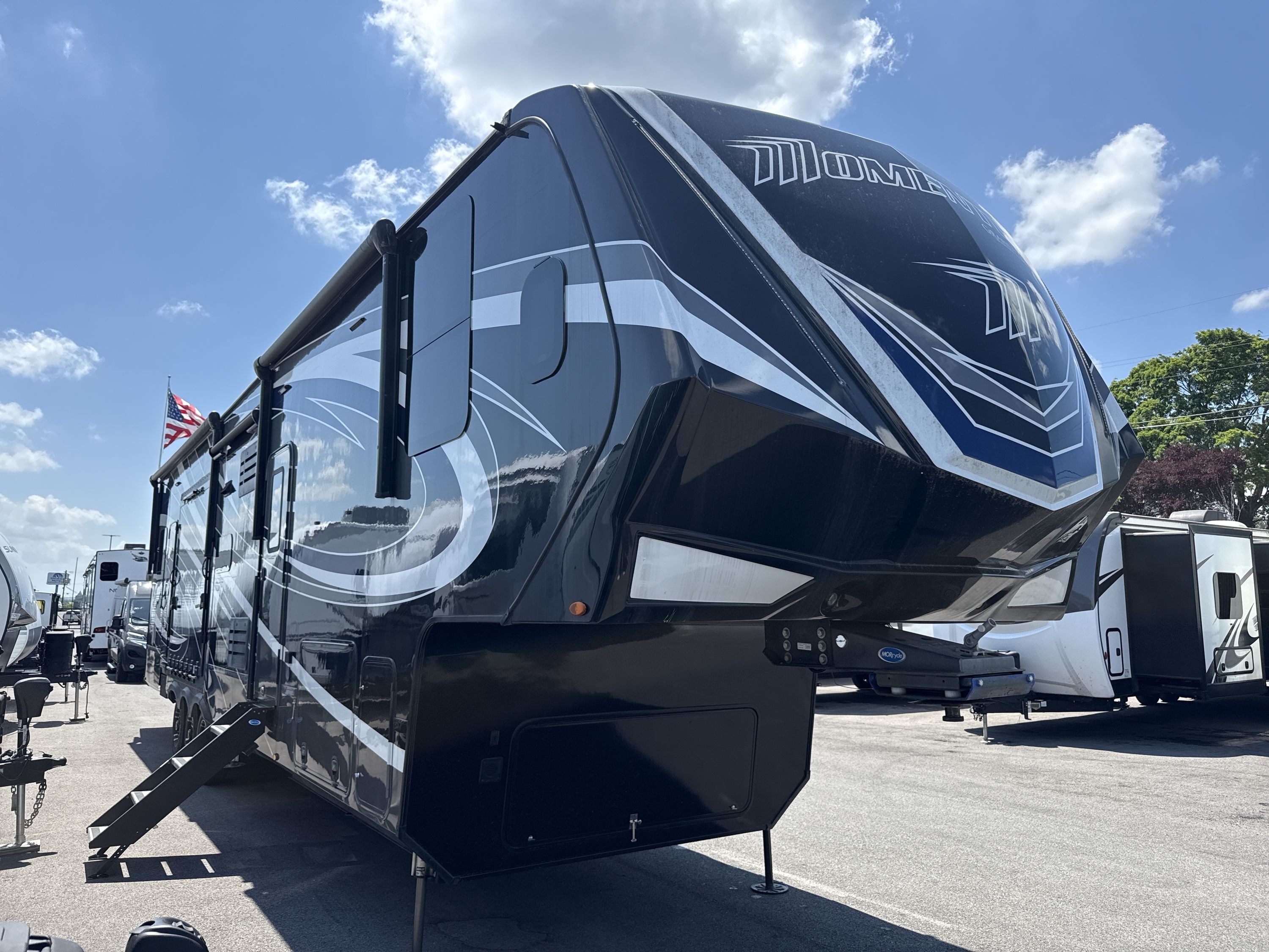 2021 Grand Design MOMENTUM 399THR in kodak TN