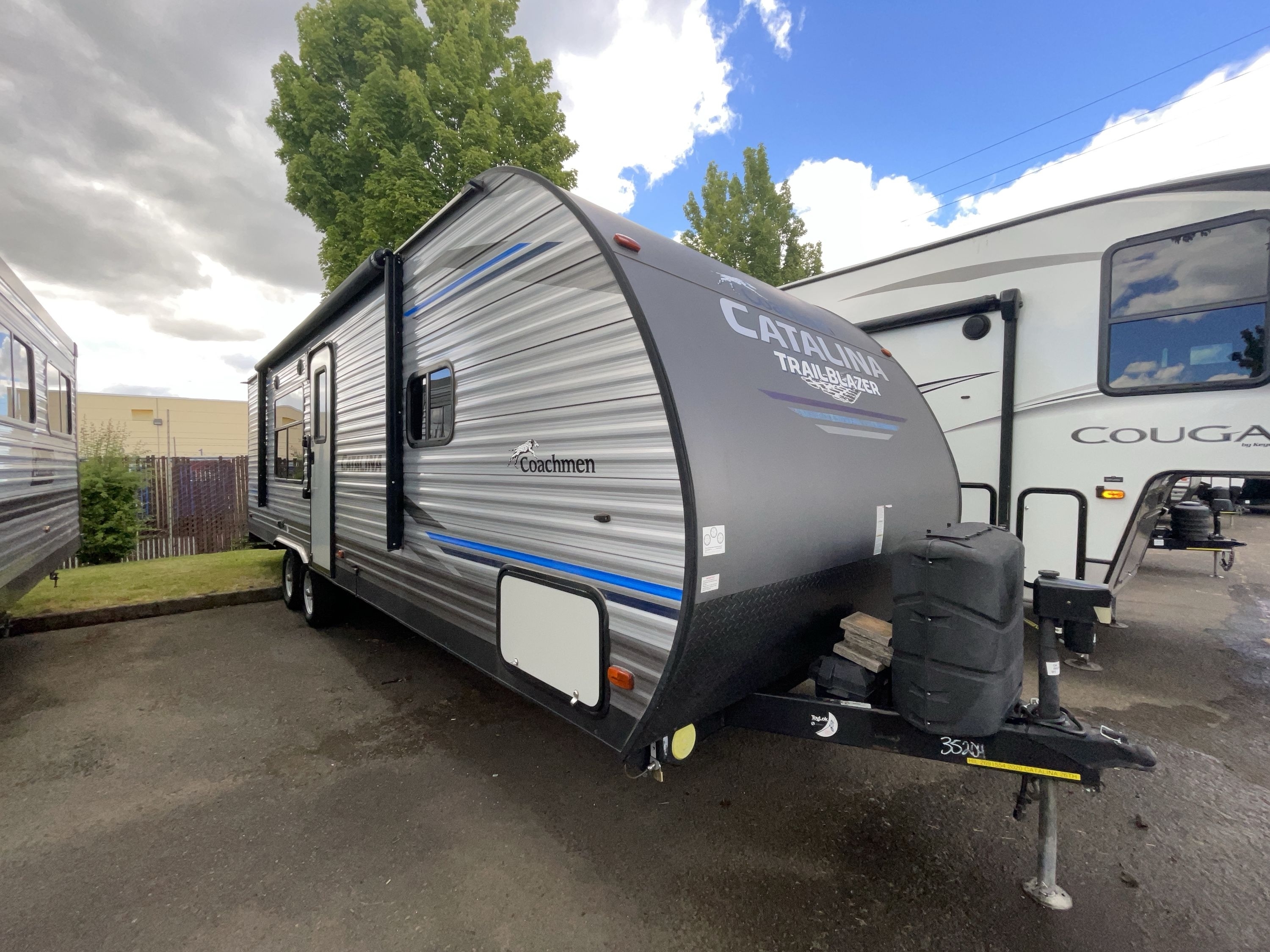 2020 Coachmen CATALINA TRAIL BLAZER 26TH Travel Trailer Toy Hauler RV