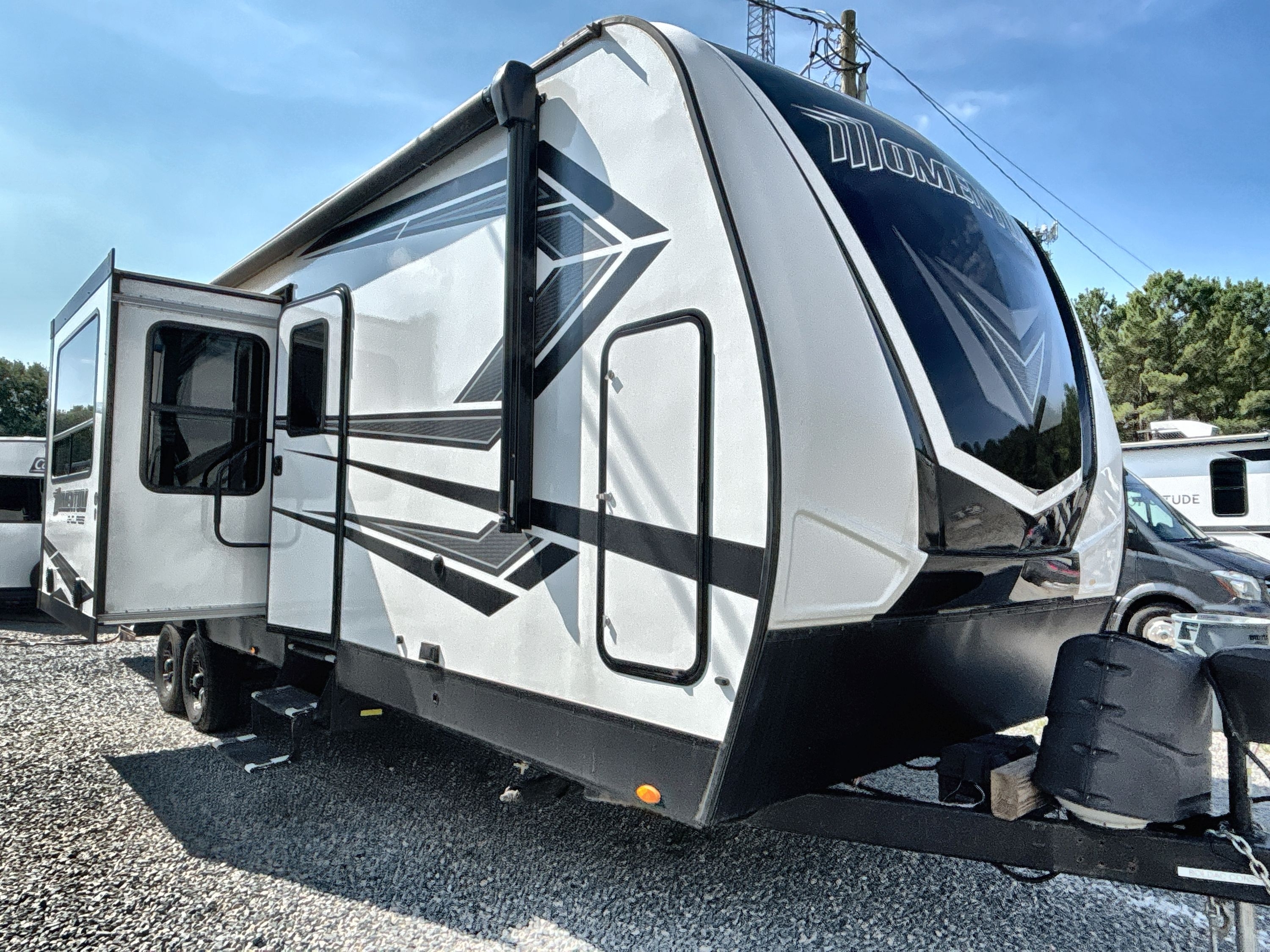 2021 Grand Design MOMENTUM G CLASS 31G in hope mills NC