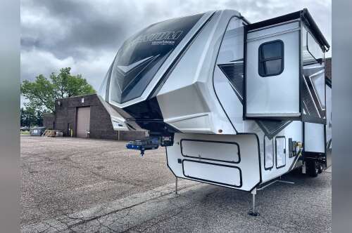 2025 Grand Design MOMENTUM M CLASS 351MS in rothschild WI