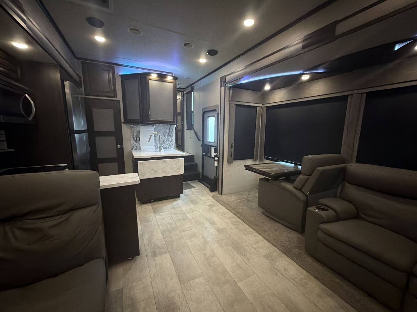 A photo of this 2019 Grand Design MOMENTUM 394M