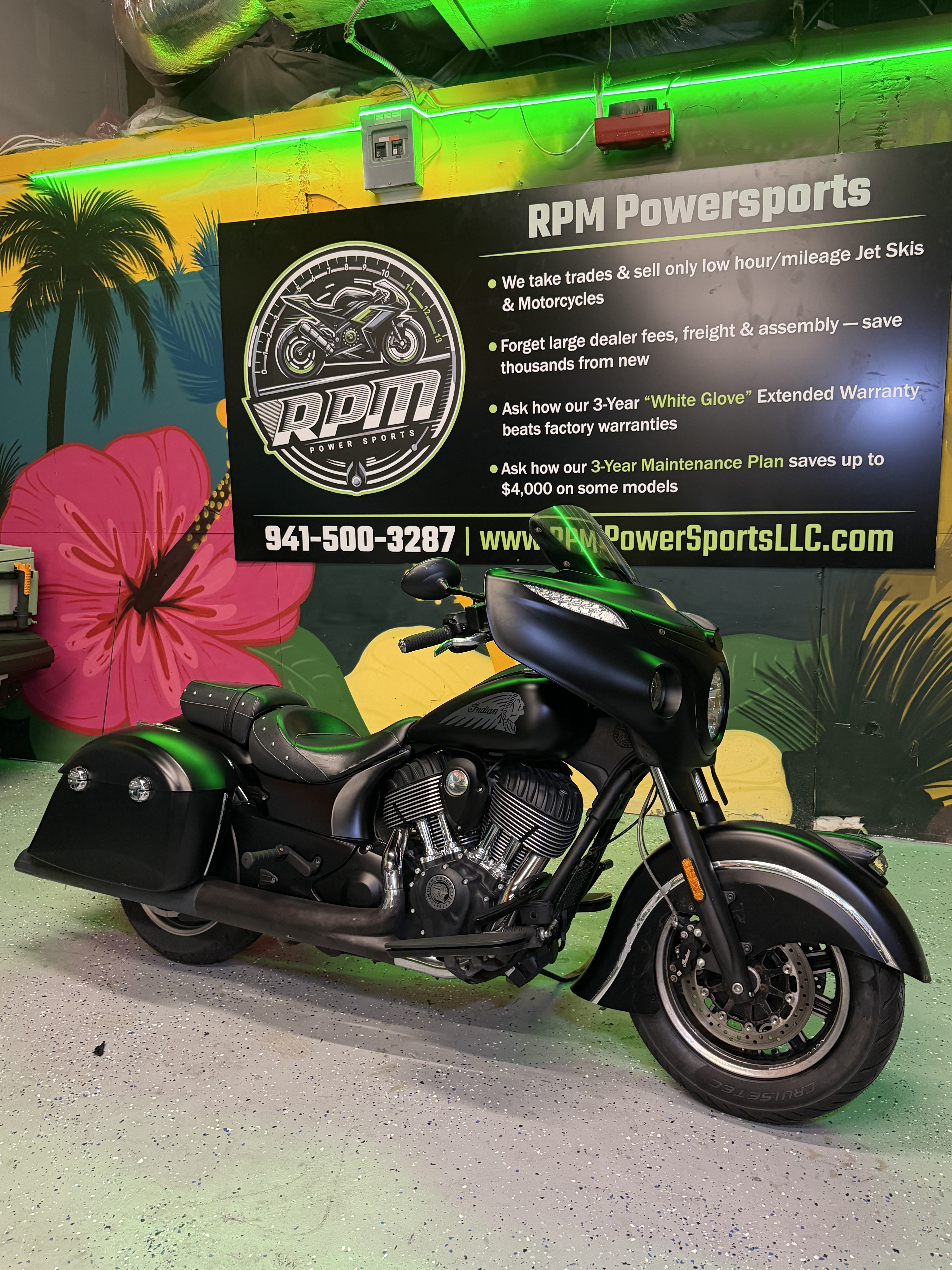 2017 Indian CHIEFTAIN DARK HORSE w/ 9900 miles and warranty DARK HORSE in Sarsota, FL