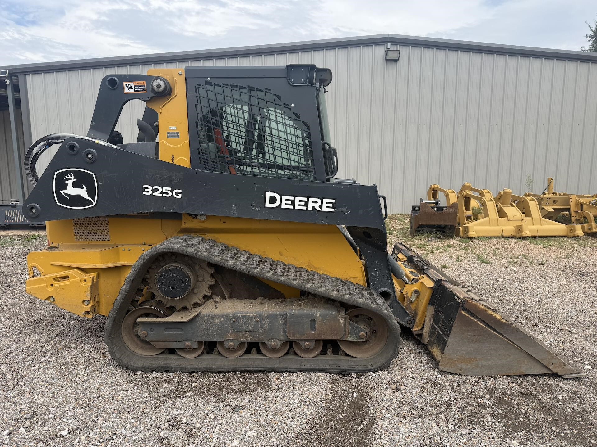 2022 DEERE 325G in Round Mountain, TX