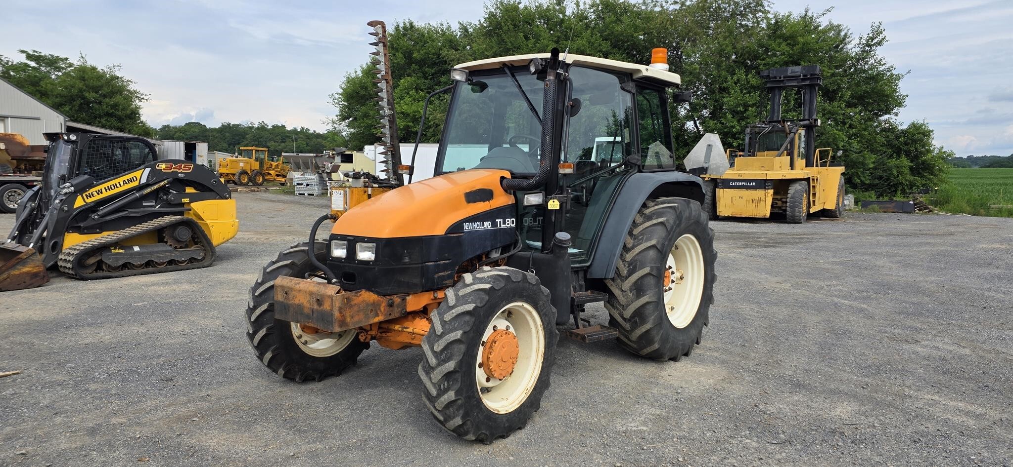 2001 NEW HOLLAND TL80DT in Chambersburg, PA