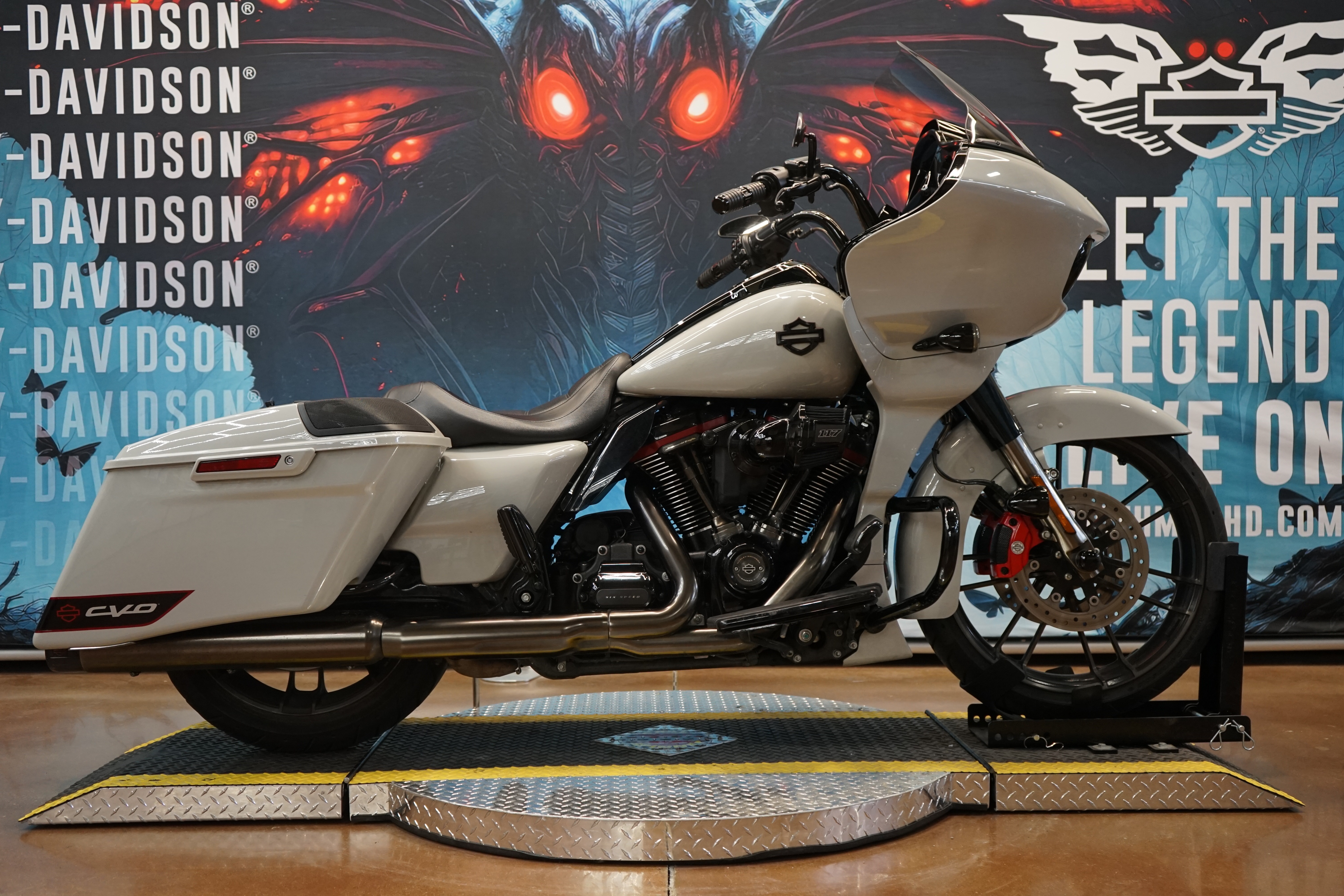2020 Harley-Davidson CVO™ Road Glide® CVO in Williamstown, WV