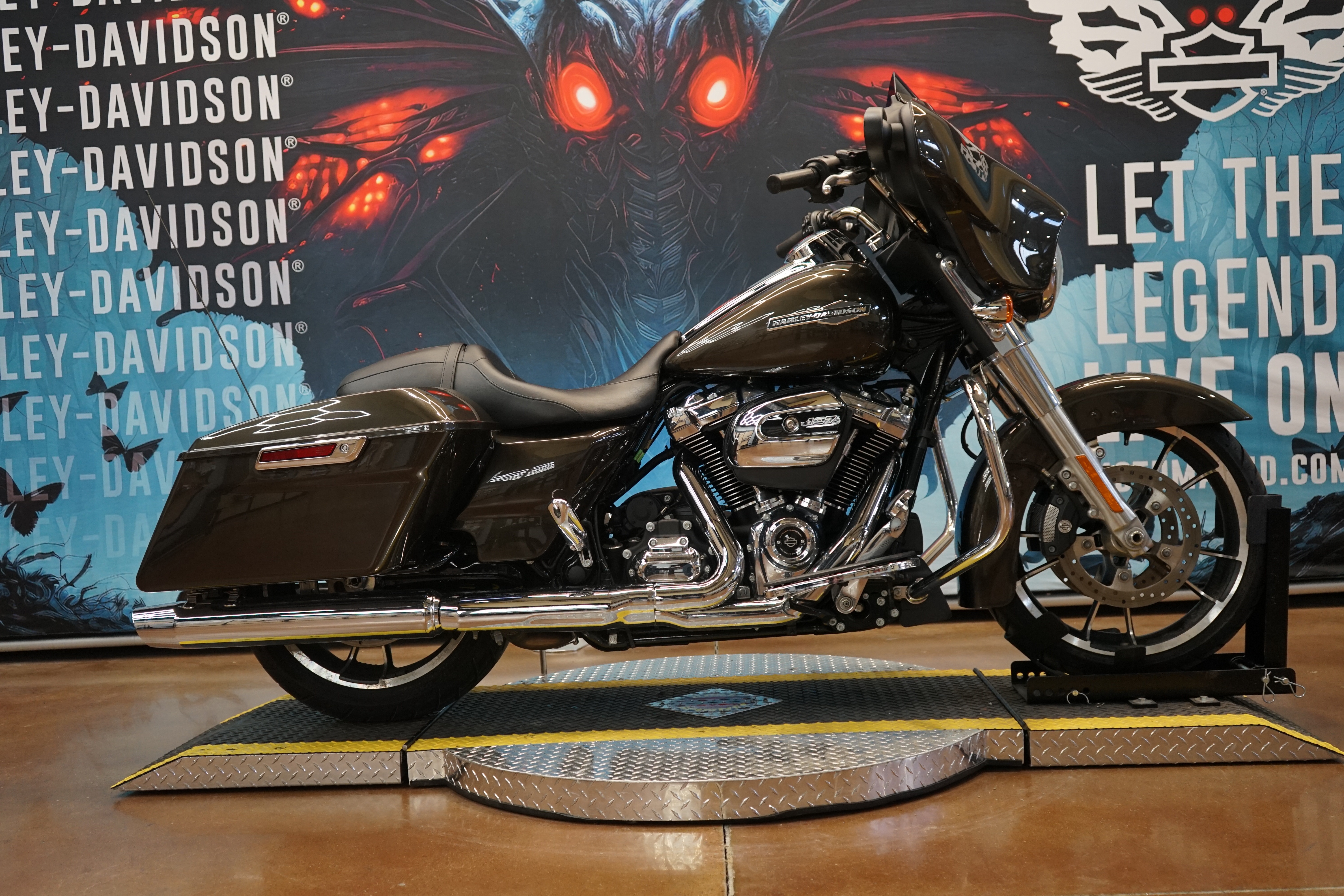2021 Harley-Davidson Street Glide® in Williamstown, WV