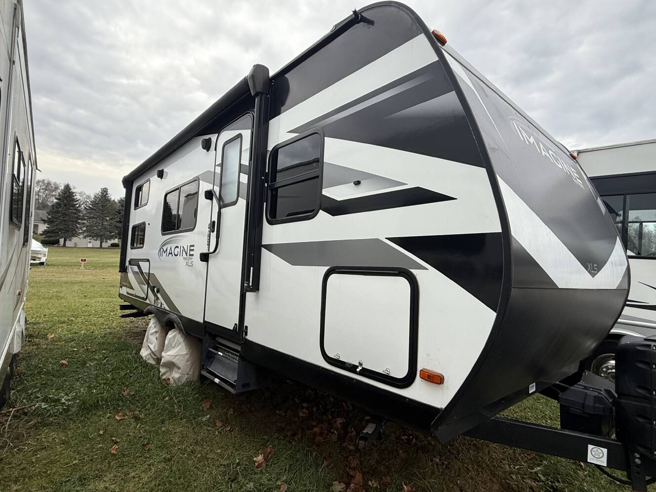 A photo of this 2022 Grand Design IMAGINE XLS 21BHE