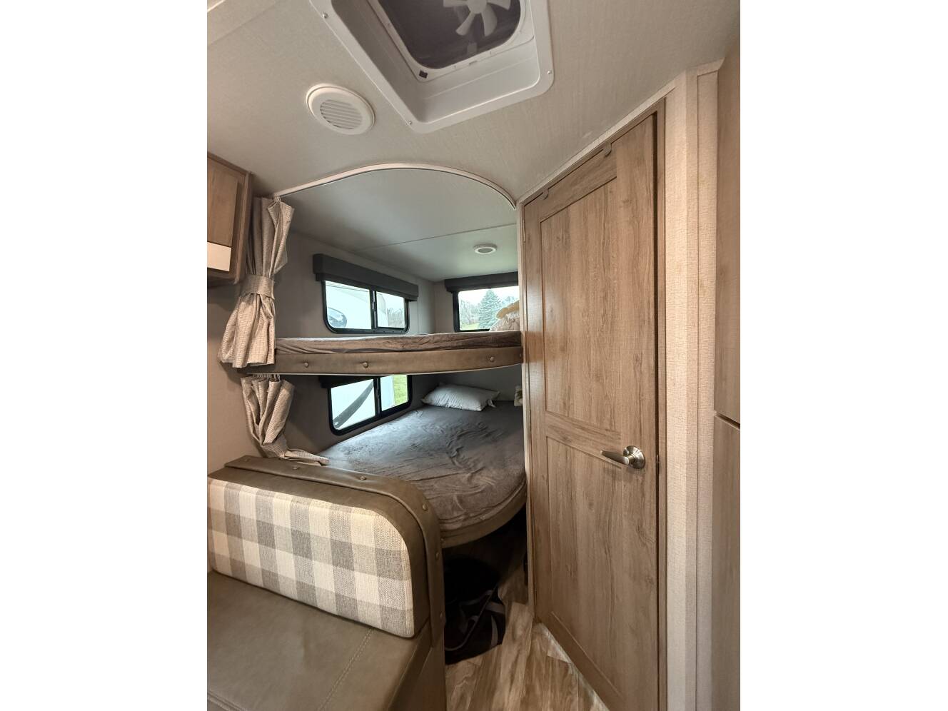 A photo of this 2022 Grand Design IMAGINE XLS 21BHE